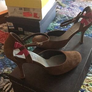 Suede w/pink bows on ankle.  Adorable